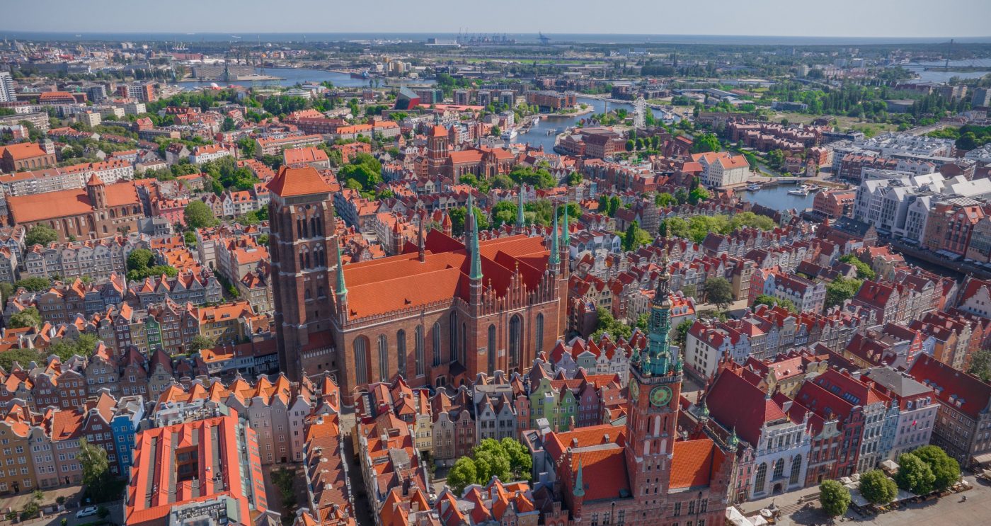 Kościół Mariacki w Gdańsku z dachówką E28 i mnich mniszką