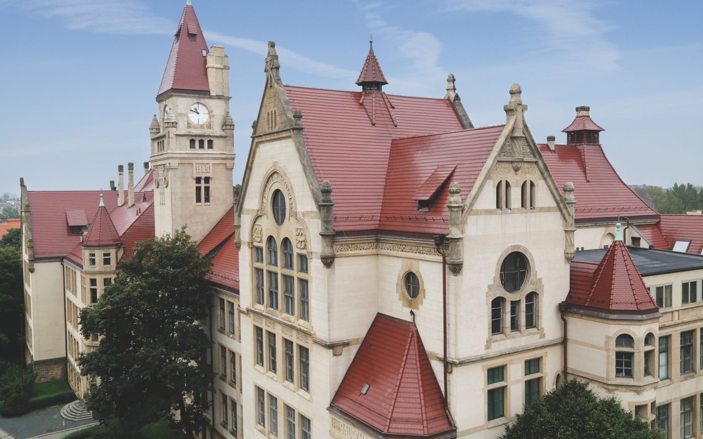 building of the Faculty of Architecture at the Wrocław University of Technology with Beaver natural red roof tile 