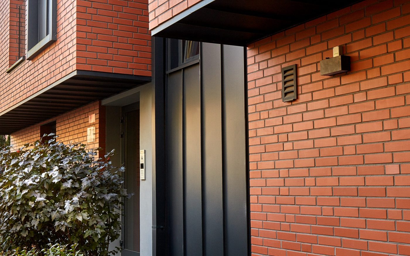 Budynek apartamentowy na ul. Ułańskiej w Gdyni, elewacja z cegły Pomerania